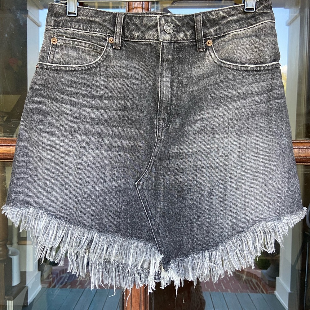 Free People We The Free frayed hem mini skirt. NWT (26)